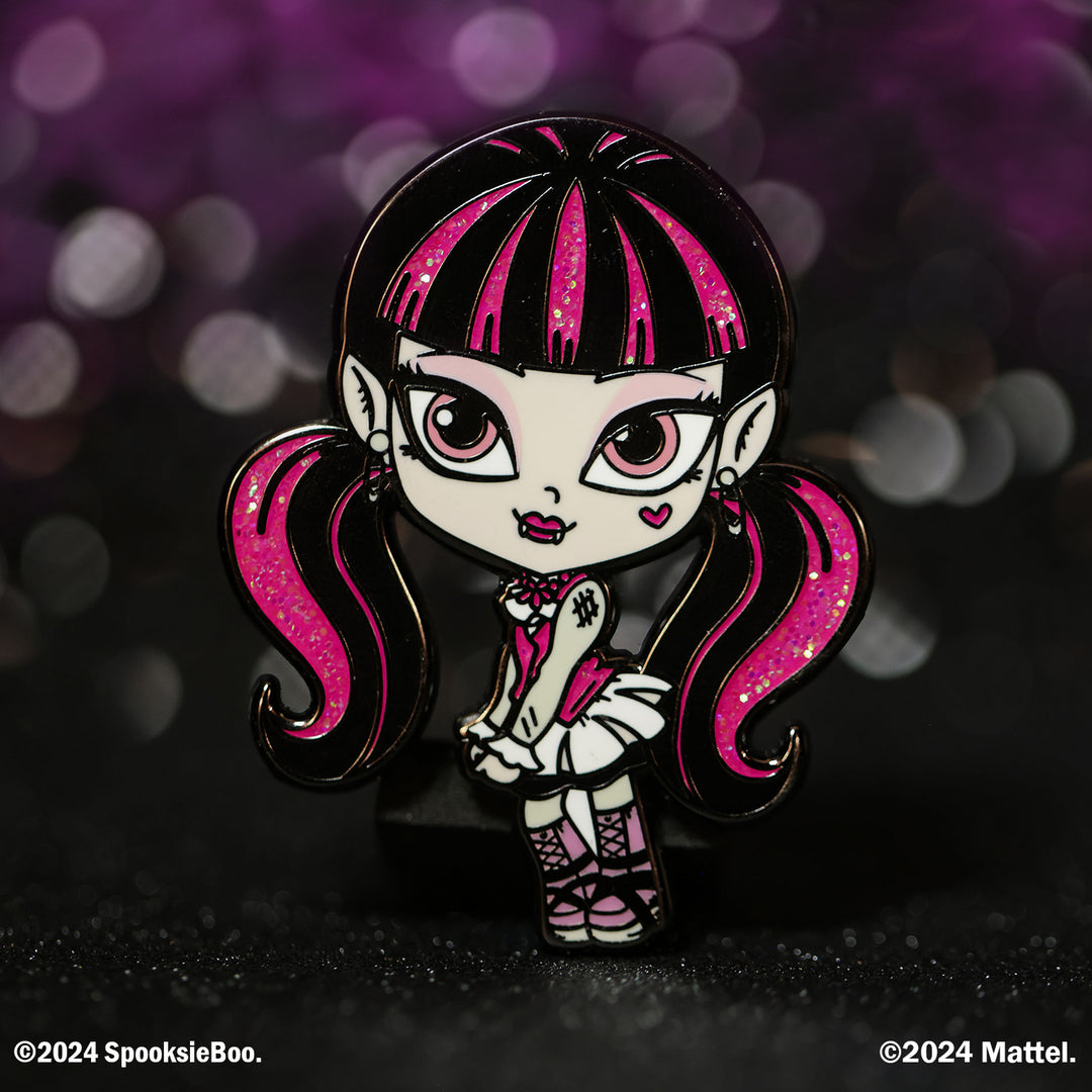 Monster High™: Draculaura™ Enamel Pin (Glitter)